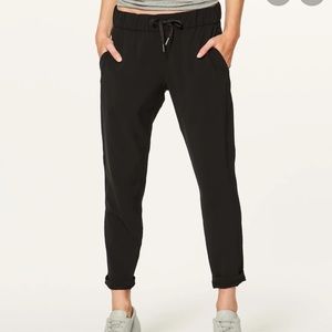 Lululemon On the Fly 7/8 luxtreme pants. Size 2.